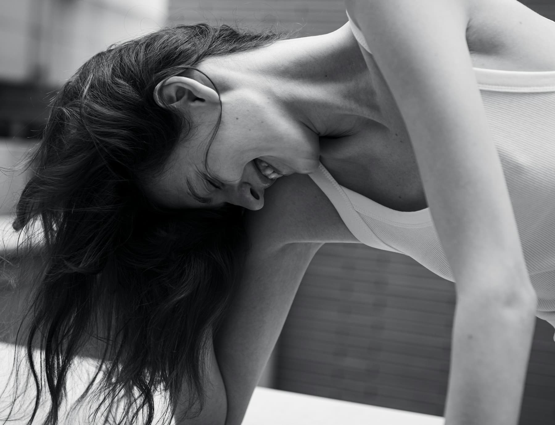 Expression corporelle et mouvement émotionnel dans une pratique de F’Âme Yoga somatique