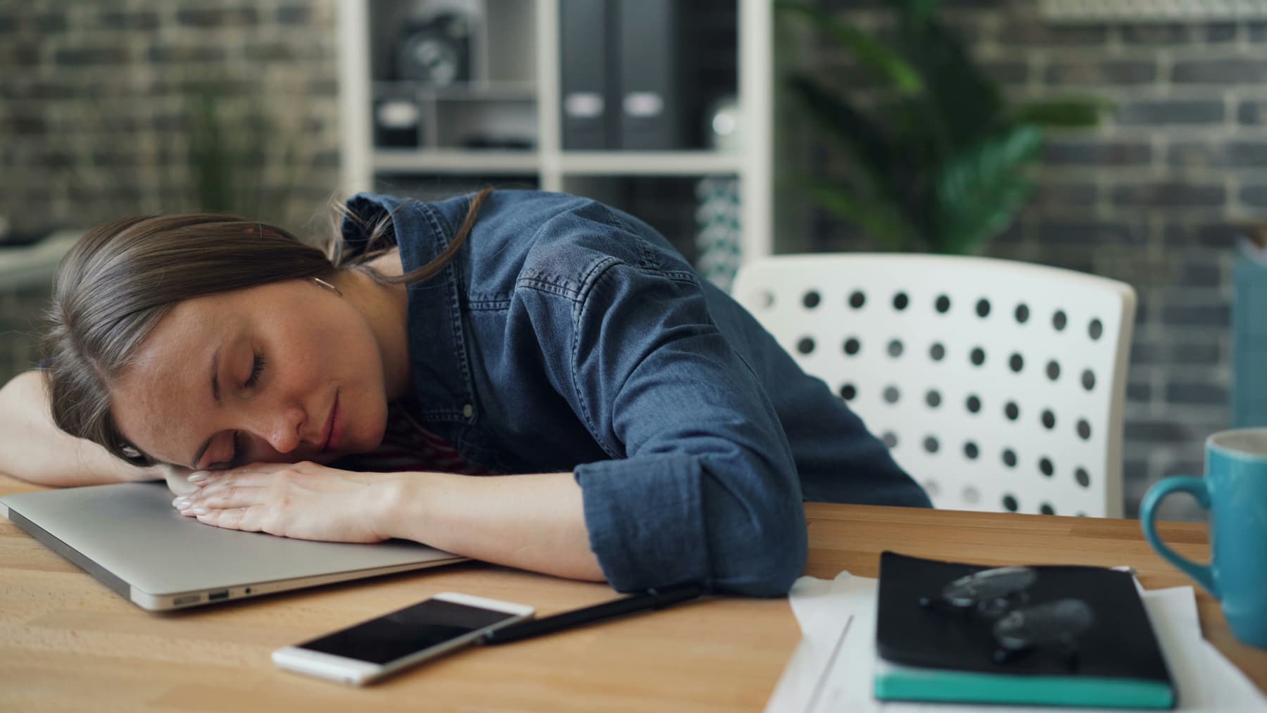 fatigue mentale stress chronique moderne surcharge travail système nerveux